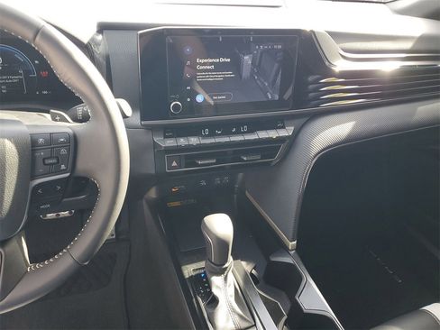 Used 2025 Toyota Camry LE image 23