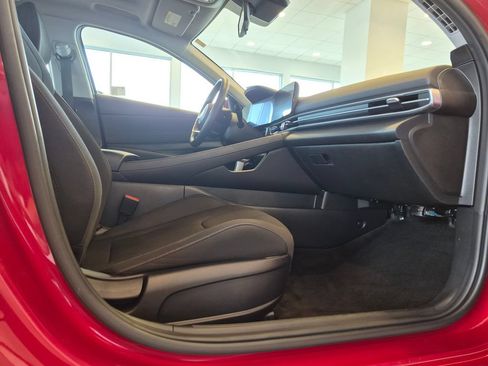 Used 2025 Hyundai Elantra SEL FWD image 24