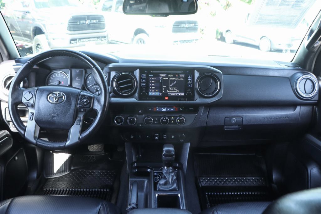 Used 2018 Toyota Tacoma TRD Off-Road AWD/4WD image 25