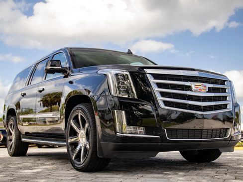 Used 2016 Cadillac Escalade ESV Luxury image 2