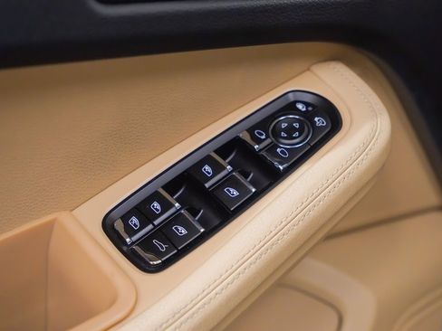 Used 2018 Porsche Macan Sport Edition image 22