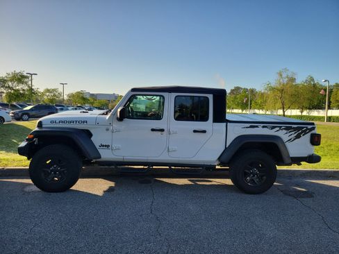 Used 2020 Jeep Gladiator Sport w/ Quick Order Package 24S image 21