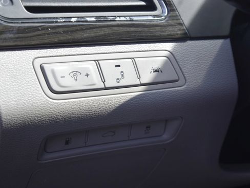 Used 2016 Hyundai Sonata Limited w/ Option Group 02 FWD image 11