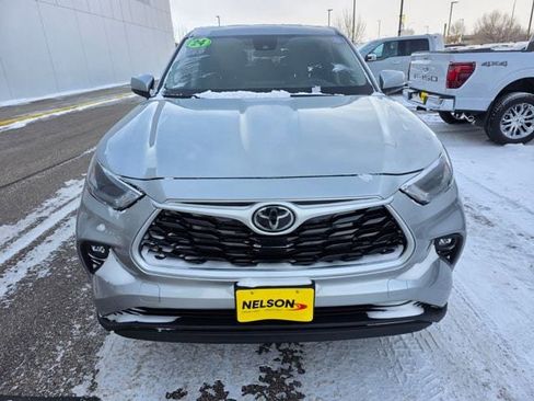 Used 2024 Toyota Highlander LE image 3