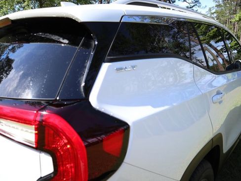 New 2024 GMC Terrain SLT image 6