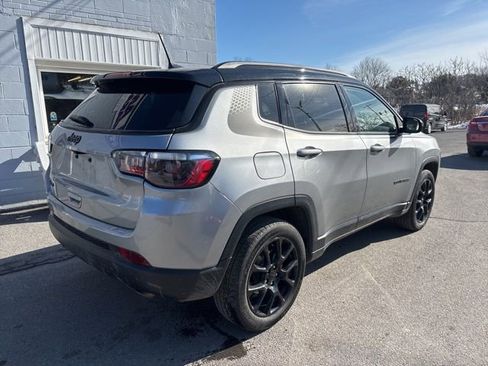 Used 2022 Jeep Compass Latitude AWD/4WD image 5