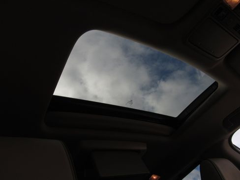 Used 2023 Honda Odyssey Elite image 8