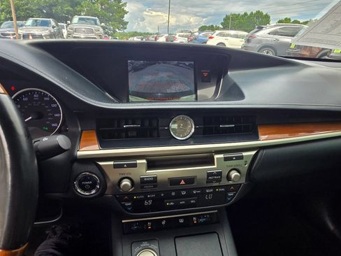 Used 2014 Lexus ES 300h w/ Luxury Package w/Bamboo Trim FWD image 6