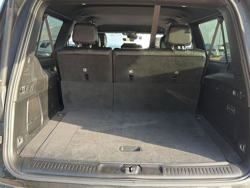 Used 2024 Jeep Wagoneer L Series II w/ Flexible Seating Group AWD/4WD image 3