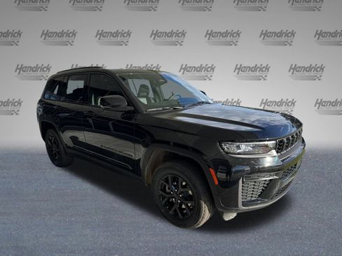 New 2026 Jeep Grand Cherokee Altitude RWD image 2