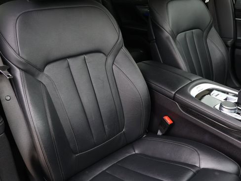 Used 2022 BMW 740i image 19