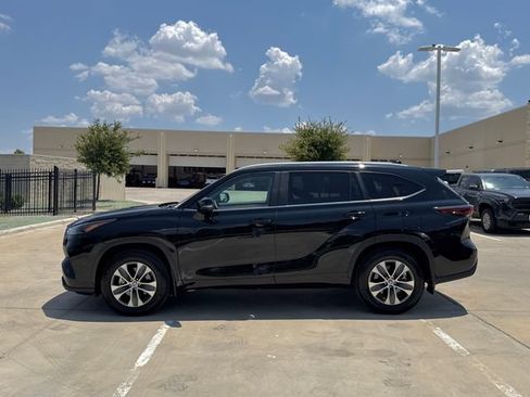 Used 2026 Toyota Highlander XLE AWD/4WD image 8