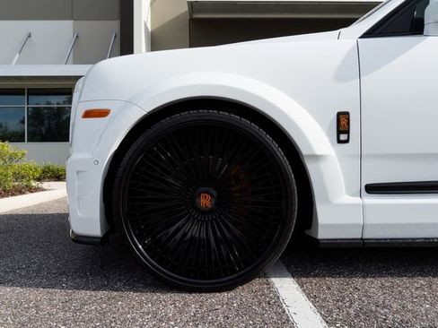 Used 2023 Rolls-Royce Cullinan w/ Cullinan Package image 19