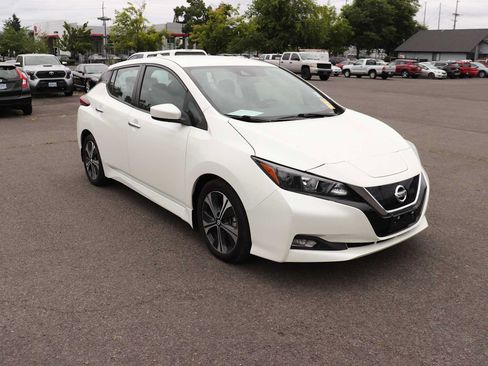 Used 2020 Nissan Leaf SV w/ SV All Weather Package FWD image 3