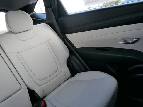 Certified 2025 Hyundai Tucson SE image 14