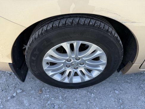 Used 2013 Toyota Sienna XLE FWD image 10