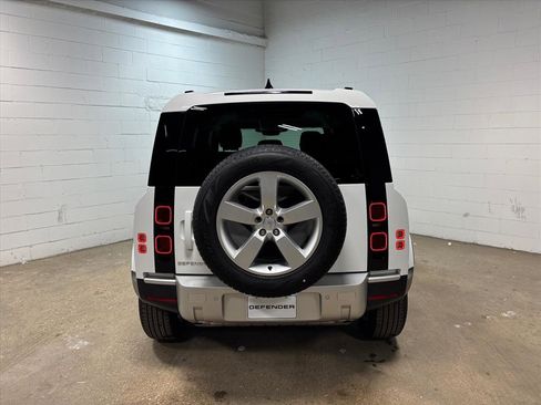 Used 2025 Land Rover Defender 110 S image 8