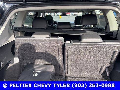 Used 2022 Volkswagen Tiguan SE w/ Panoramic Sunroof Package image 24