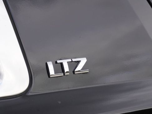 Used 2016 Chevrolet Suburban LTZ image 6