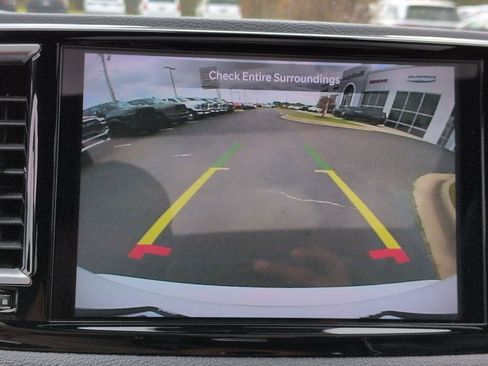 Used 2025 Chrysler Pacifica Limited FWD image 14