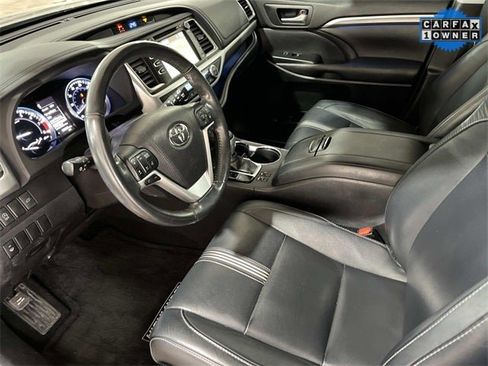 Used 2017 Toyota Highlander SE image 28