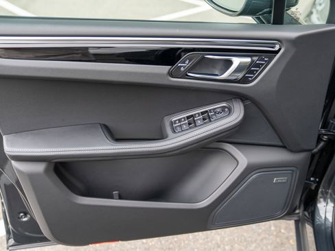 New 2026 Porsche Macan image 10