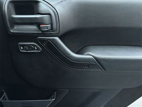 Used 2015 Jeep Wrangler Unlimited Sahara image 36