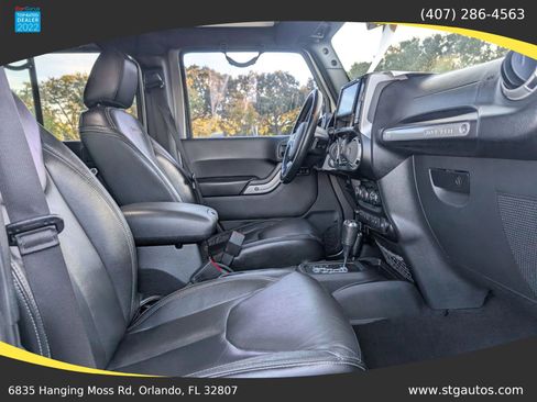 Used 2016 Jeep Wrangler Unlimited Sahara w/ Connectivity Group image 26