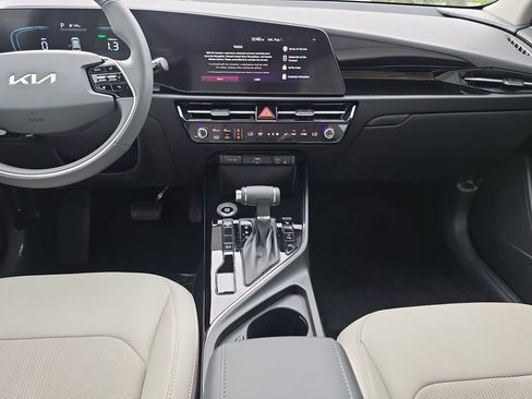 New 2026 Kia Niro EX FWD image 14