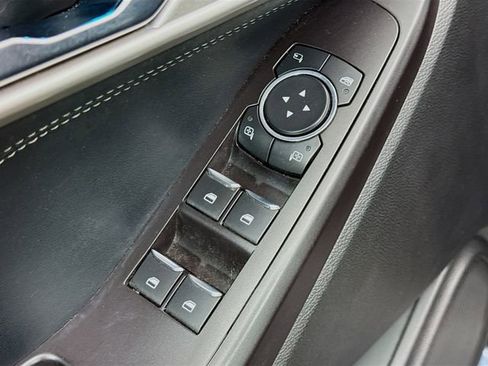 Used 2020 Ford Explorer Limited image 18