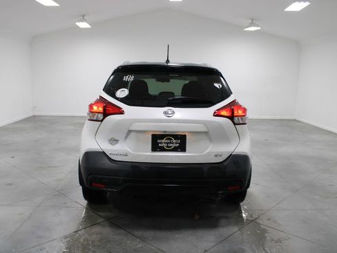 Used 2018 Nissan Kicks SV image 8