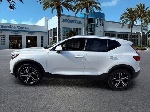 Used 2023 Volvo XC40 B4 Core w/ Convenience Package FWD image 5