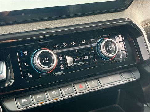 Used 2024 GMC Sierra 1500 AT4 w/ Technology Package image 16