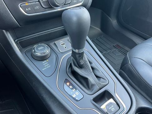 Used 2020 Jeep Cherokee Latitude Lux w/ Quick Order Package 26H Lux AWD/4WD image 28