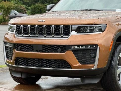 New 2026 Jeep Grand Cherokee L Limited w/ Luxury Tech Group II AWD/4WD image 10