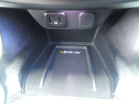 Used 2023 Chevrolet Traverse LT FWD image 19