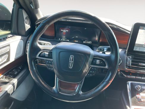Used 2021 Lincoln Navigator Reserve image 9