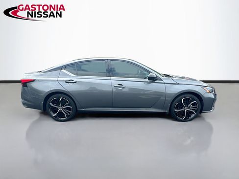 Used 2025 Nissan Altima 2.5 SR w/ SR Premium Package FWD image 10