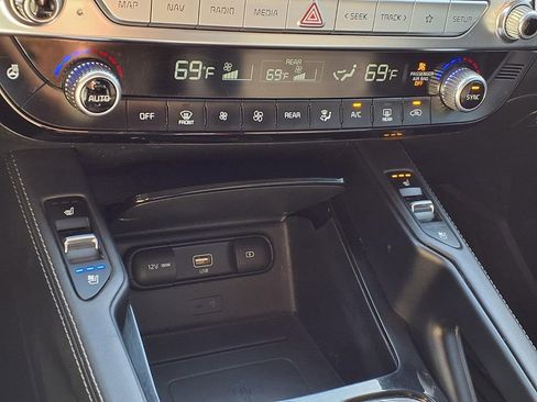 Used 2021 Kia Telluride SX w/ SX Prestige Package image 15