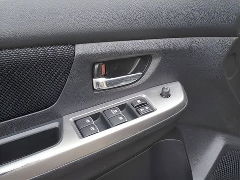 Used 2017 Subaru Crosstrek 2.0i Premium image 5