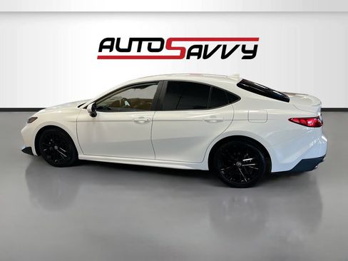 Used 2025 Toyota Camry SE FWD image 4