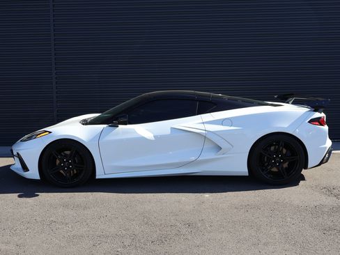 Used 2021 Chevrolet Corvette Stingray Coupe w/ 1LT RWD image 2