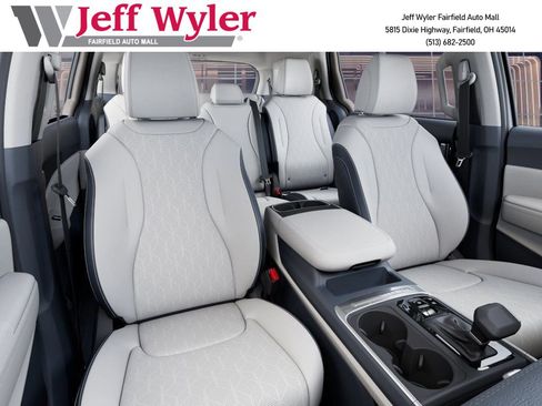 New 2026 Kia Carnival EX image 16