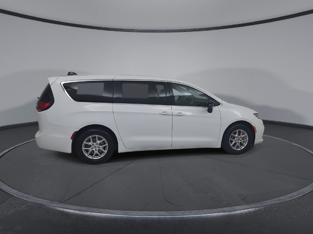 Certified 2024 Chrysler Pacifica Touring-L FWD image 18