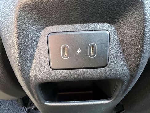 Used 2024 Hyundai Venue SEL FWD image 14