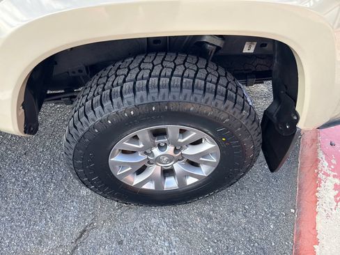 Used 2019 Toyota Tacoma SR5 AWD/4WD image 34