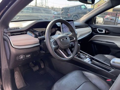 Certified 2023 Jeep Compass Limited w/ Sun and Sound Group AWD/4WD image 12