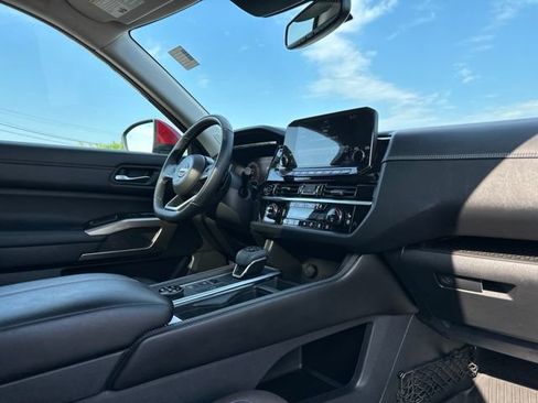 Certified 2022 Nissan Pathfinder Platinum w/ Cargo Package AWD/4WD image 36
