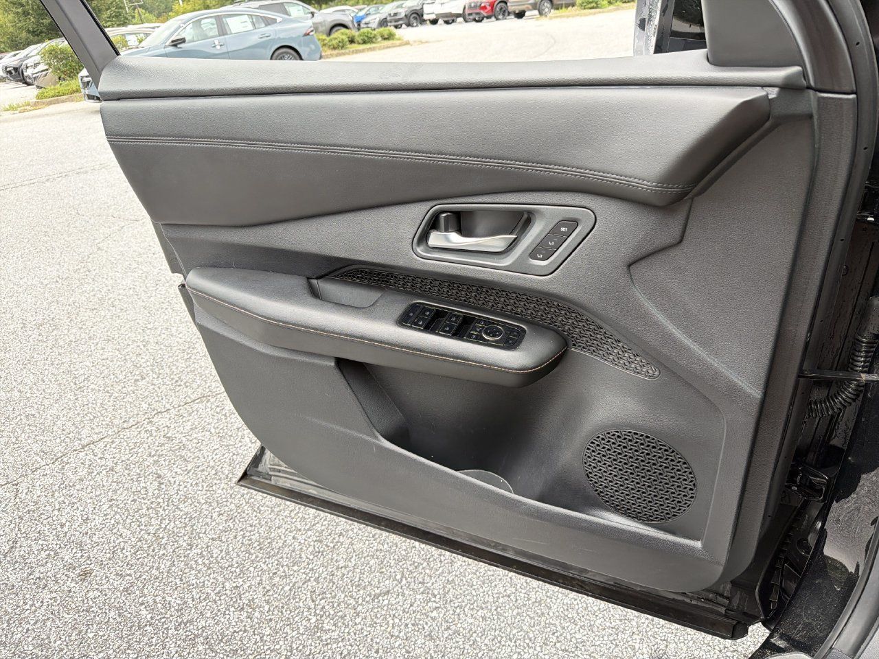 Certified 2023 Nissan Ariya AWD image 15