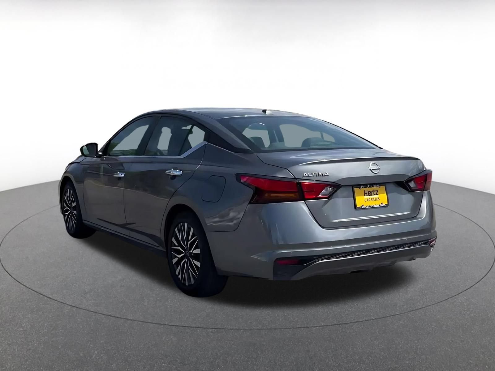 Used 2025 Nissan Altima 2.5 SV FWD image 10